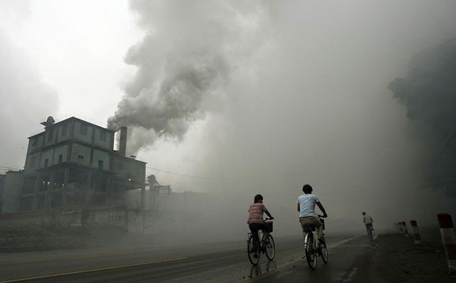 014-pollution-usine-beijing