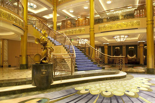 disney-fantasy-escalier