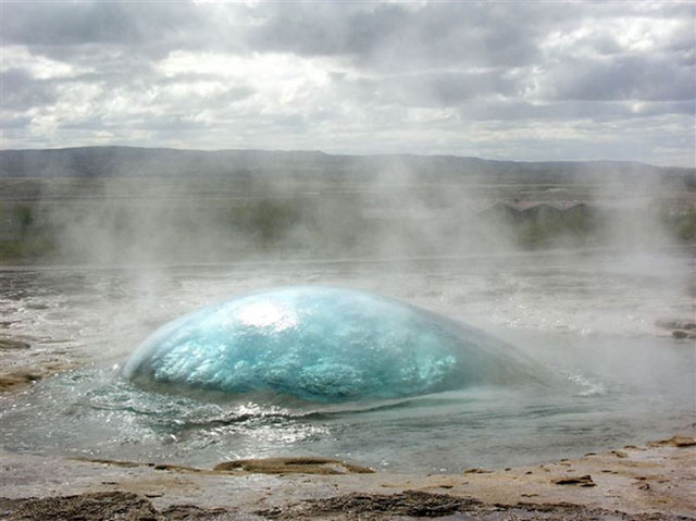 geyser en éruption