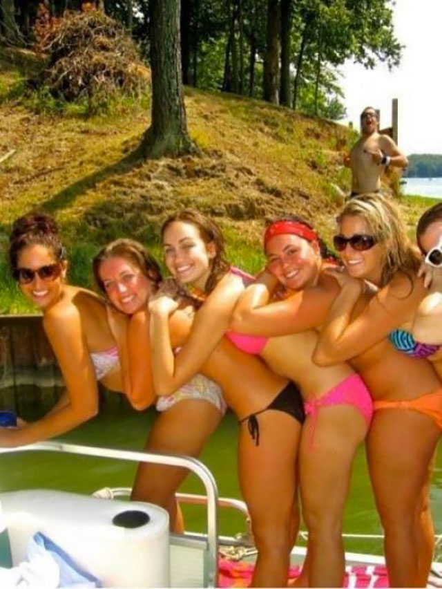 bikini photobomb