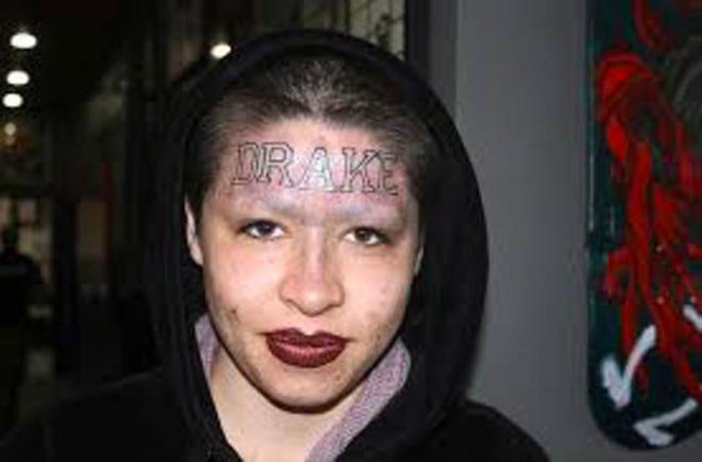 femme tatouage front