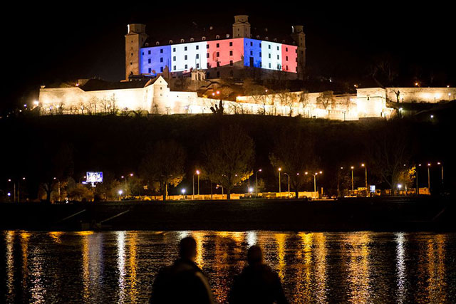 château de Bratislava bleu blanc rouge