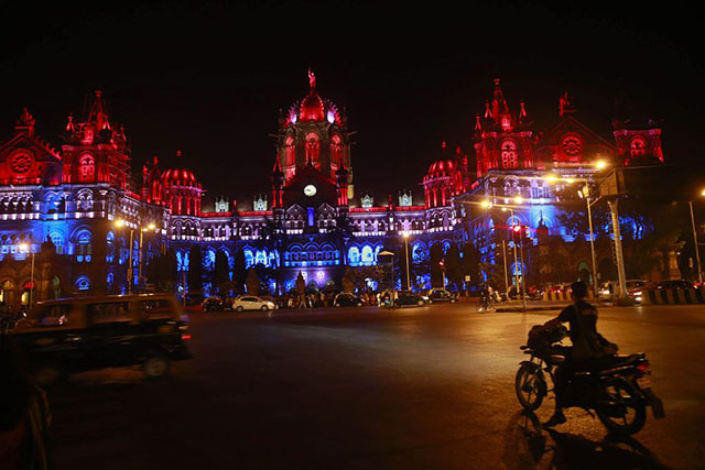 gare Chhatrapati Shivaji bleu blanc rouge
